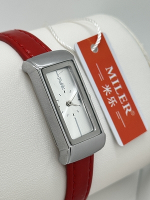 Personalized Men Leather Strap Quartz Watch For Fashion Enthusiasts