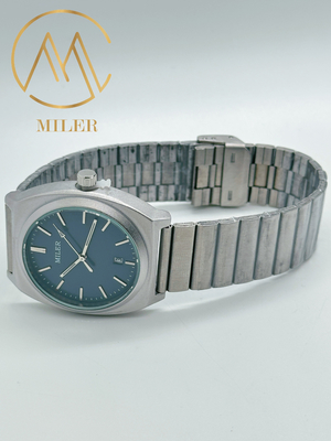 Stylish Leather Strap Quartz Watch For Men Engraved Classic And Modern Versatility