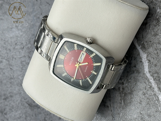 Luxury Waterproof  Date Showing Stainless Steel Quartz Watch for Men and Women