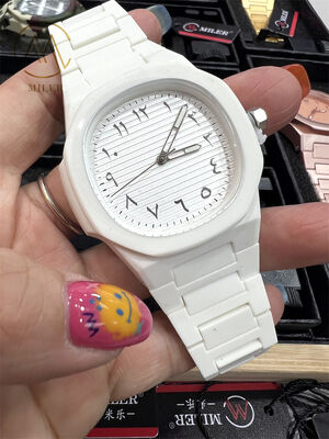 Wholesale Custom Logo Creative Design Durable Denim Quartz Wrist Watch with Secure Hook Buckle