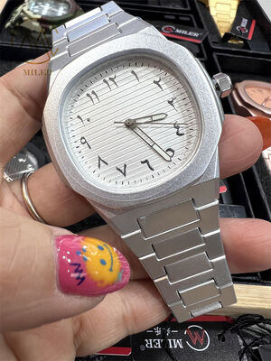 Wholesale Custom Logo Creative Design Durable Denim Quartz Wrist Watch with Secure Hook Buckle